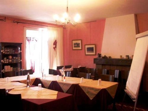 Logis Saint Cyr Hotel 2*